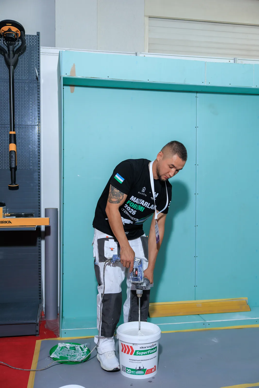 Переговоры участников выставки Uzbekistan Coatings Show